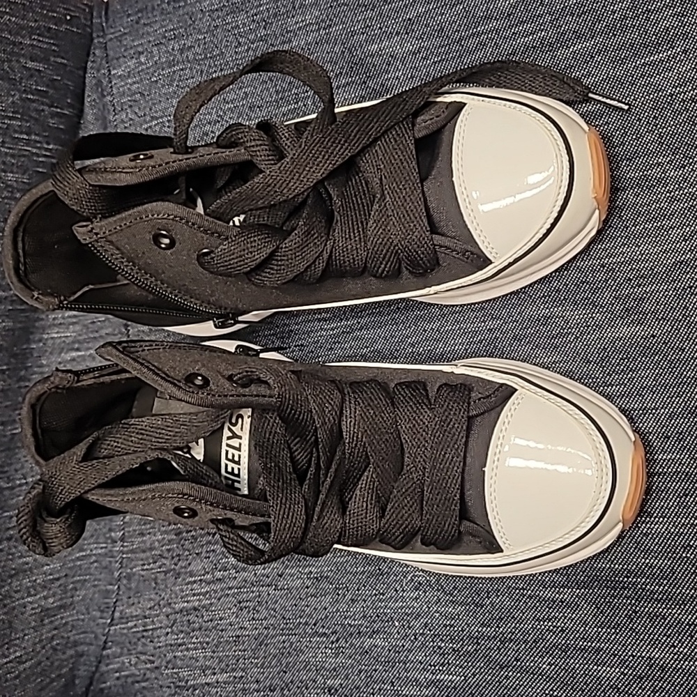 New Heelys size youth 4